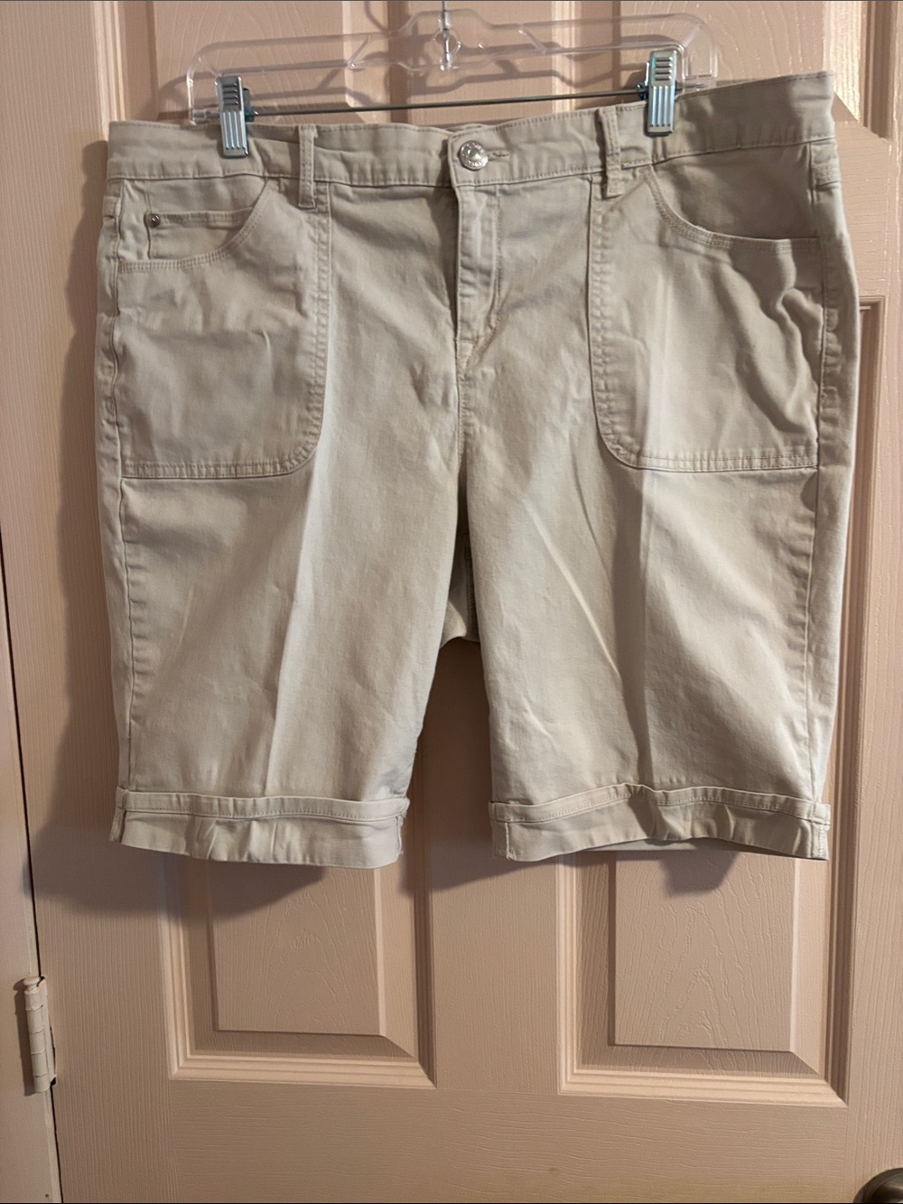 Gloria Vanderbilt Women's Bermuda Shorts - Light Beige